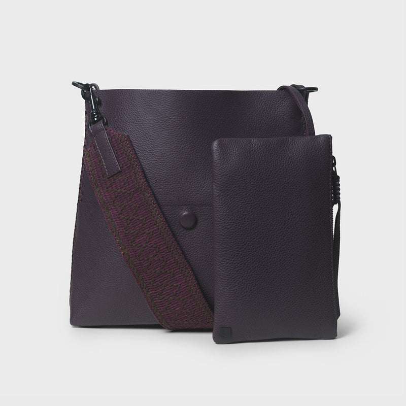 Slim Lima Messenger in Plum Grained Leather