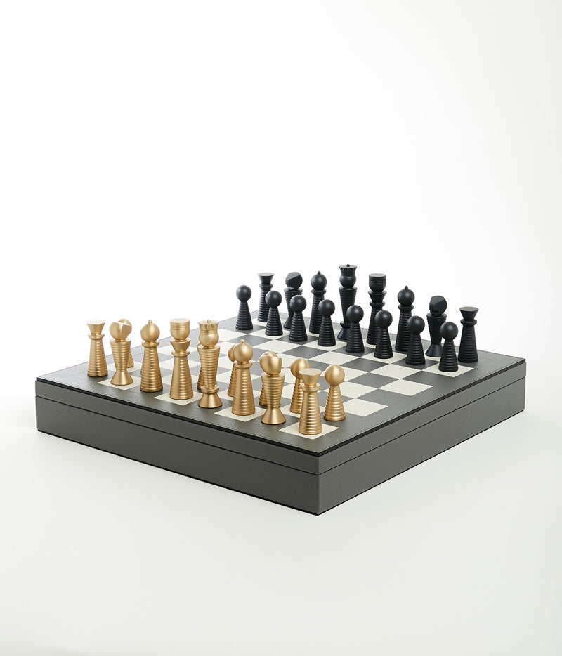 Chess Set in Leather and Walnut Wood